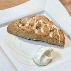 紅茶との相性抜群！「アールグレイ」と「チョコチャンク」2種の絶品スコーンの写真