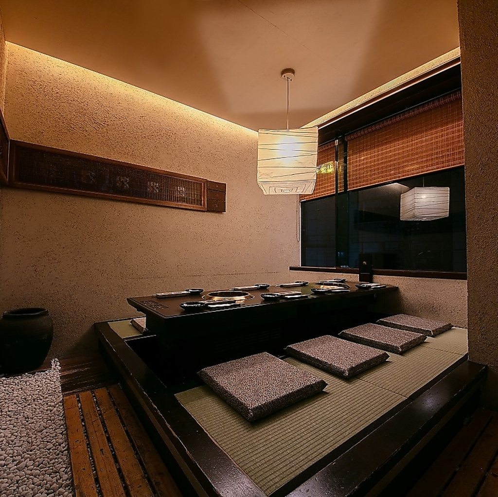 掘り炬燵式のＶＩＰ席です。完全個室で6名様～8名様までご利用頂けます。