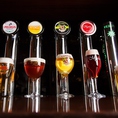 樽生ビールタップは最大で9タップ。（常時6タップ）ベルギーから取り寄せたビールタワーが営業中は光っています