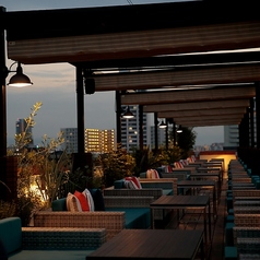 【ジンジャサイドソファ席エリア】ゆったりくつろげるソファ席エリア