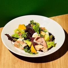 旬フルーツとハモンセラーノのサラダ