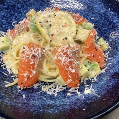 サーモンとアボカドのレモンクリーム