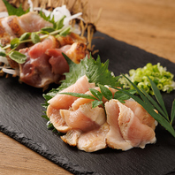 鶏タタキ・馬刺し・焼き鳥などの逸品料理もご用意あり！