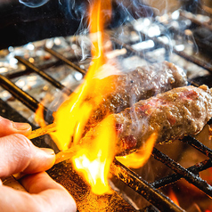 食べた瞬間、口の中に広がる肉汁の嵐！一度食べたらやみつき♪