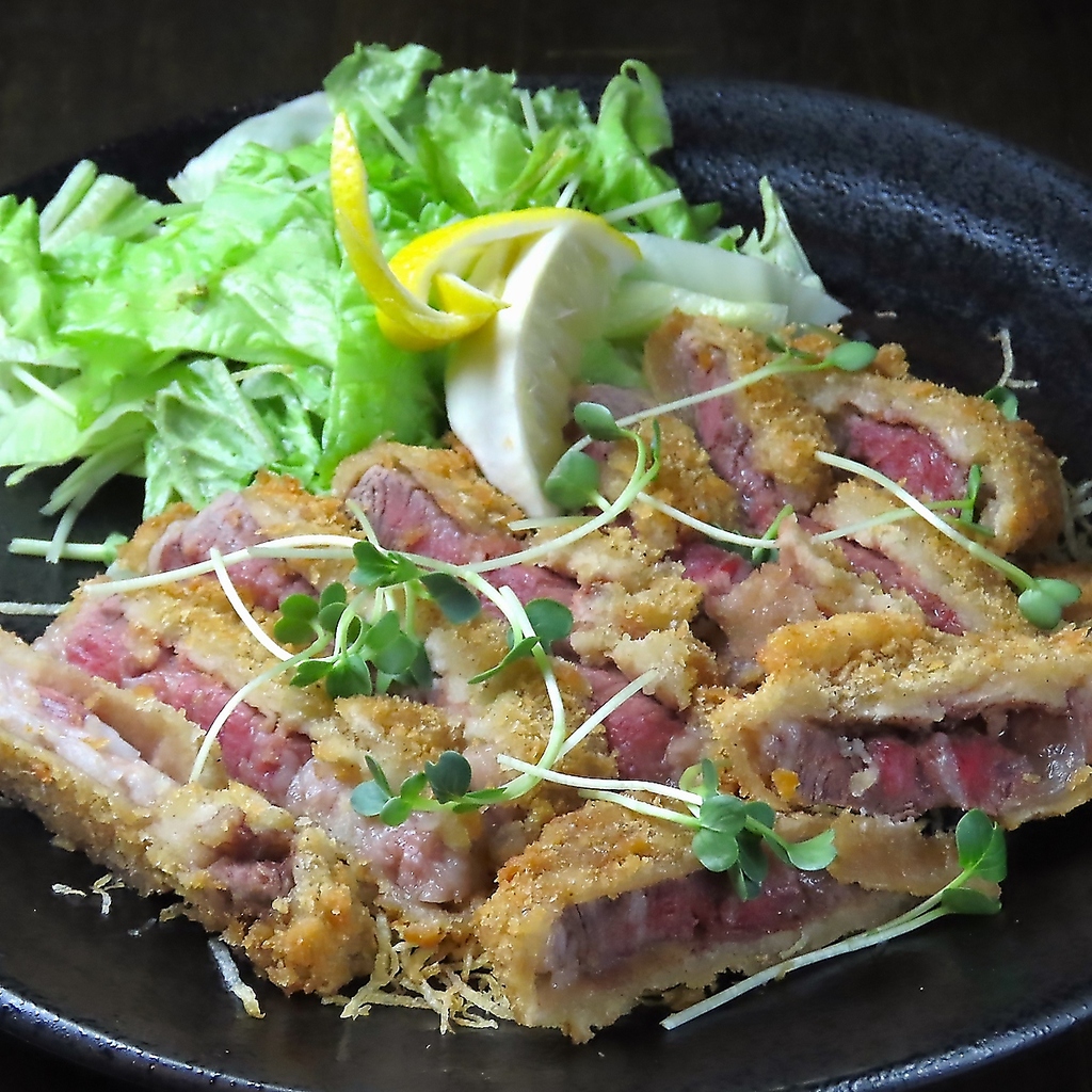 オススメの和牛ヒレ肉レアカツ ジャックダニエルソース2800円(税込)は濃厚なソースがたまらなく美味