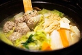 料理メニュー写真 日本の夜明け鍋 (地鶏と鴨のつくね鍋)