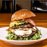 【ハンバーガーに食らいつけ！】旨味の強い信州牛に地元野菜を使った贅沢ハンバーガーを召し上がれ！