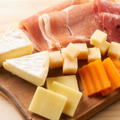 料理メニュー写真&nbsp;生ハムとチーズの盛り合せ