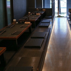 少人数から大人数まで、メンバーに合わせて調整可能な万能シートです。女子会やサークルの飲み会など、どんなシーンでも居心地は抜群☆空き状況については、お店まで直接お問い合わせください!