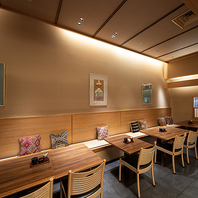 大切な日のお食事など落ち着いてご利用できるテーブル席