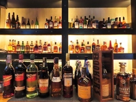 バーボンの種類は松山随一。他のウイスキーやカクテルも