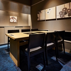 【椅子席個室】（2～6名様まで）少人数向き。ご接待や結納、顔合わせに。