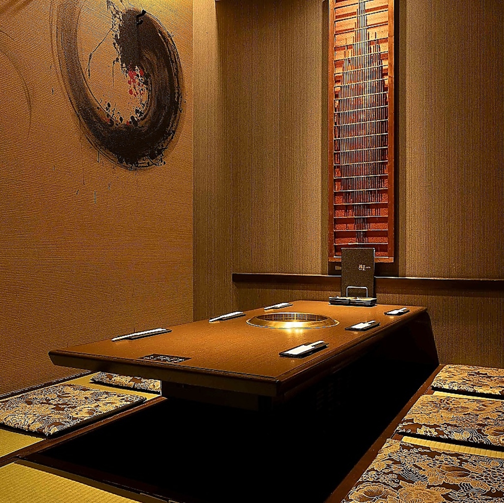 6名様用の掘り炬燵座敷です。落ち着いた雰囲気のある和風個室となっております。