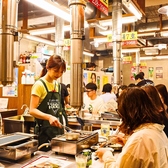 お客様の目の前でスタッフが丁寧に焼き上げる本場の韓国スタイル！香ばしい音と香りも一緒に楽しめる、五感で味わう臨場感をぜひ。