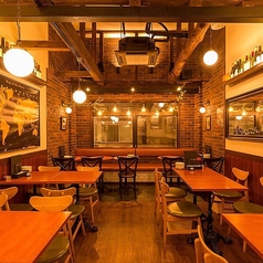 種類豊富な国産クラフトビールや多彩なドリンク、こだわり料理を楽しめるビアホールで、貸切パーティーはいかがでしょうか。1階・2階を合わせて、着席最大46名様、立食最大50名様まで対応可能です。会社宴会や地域のお集まり、サークルでの集まりなど、大人数利用に最適。赤羽駅東口すぐの好立地で、幹事様も安心です。