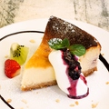 料理メニュー写真&nbsp;ブルーベリーベイクドチーズケーキ