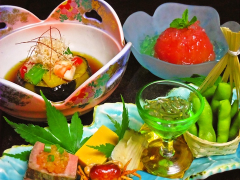 四季折々の旬の食材を使った日本料理。目でも舌でも楽しめる料理の数々。