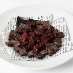 ハイカカオチョコレートとドライクランベリー