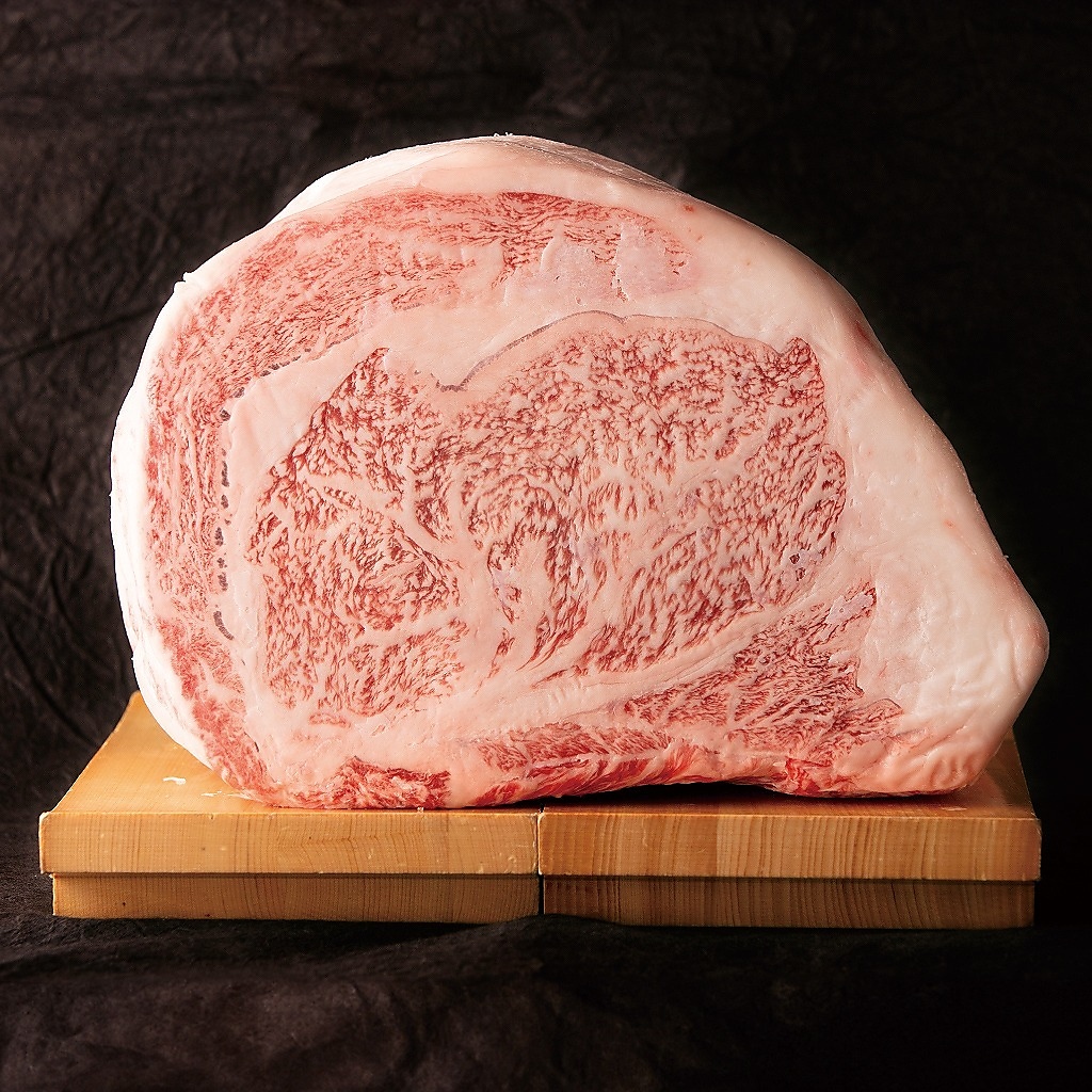 当店のお肉は””肉のスギモトが目利きした厳選牛””のみ使用しております。