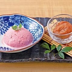 季節のアイスと氷梅