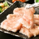 当店の牛ホルモンは鮮度抜群でプリプリ食感♪自家製ミソダレを付けて、炙ってお召し上がりください。