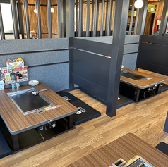 少人数用の足が下せる掘りごたつ席