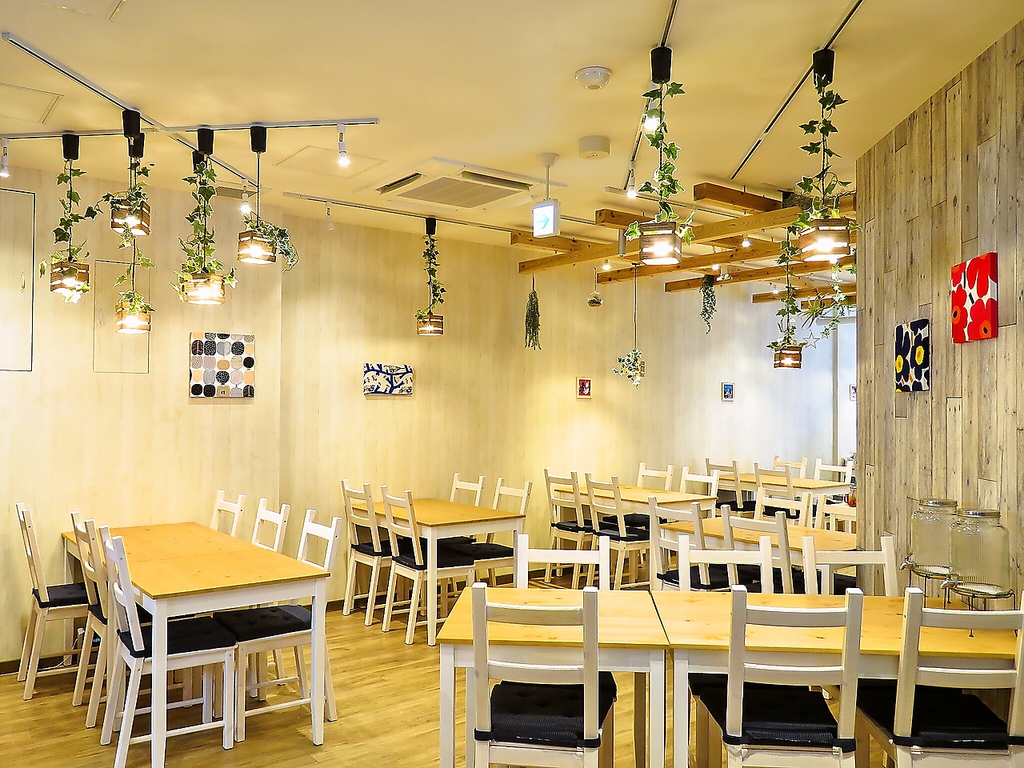 テーブルは可動式なので、大人数の宴会や貸切もお任せください！