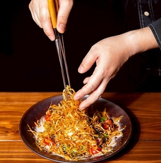 ポテトサラダの揚げごぼう乗せ