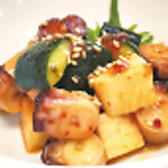 特製たこキムチ/トマトベーコンチーズ串焼き/あぶらあげ大葉はさみ揚げ(辛味噌)