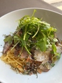 料理メニュー写真&nbsp;自家製ハムと水菜・イカ昆布のペペロンチーノ