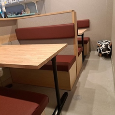 女子会やご家族での団らん、ご友人との賑やかな飲み会にぴったり!アツアツの鉄板焼きや豊富なお酒を囲んでワイワイ盛り上がれます◎ゆとりあるお席なので、誕生日や記念日のお祝い、少人数での歓送迎会や二次会など、大切な人と笑顔で過ごす特別なひとときに最適なお席です♪
