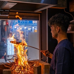 藁焼き鰹と旬のおでん 藁しべの写真