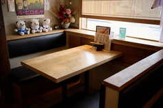 4名様×2テーブル こちらを連携して8名様まで利用可能です。