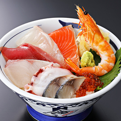【海鮮丼】プリップリの刺身をたっぷりと。
