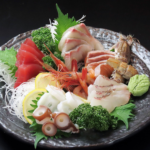 市場直送！国産・天然にこだわった海鮮料理と全国の銘酒が揃う居酒屋。少人数貸切可◎