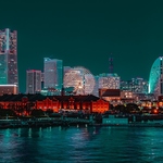 全面ガラス張りの開放的な空間で、夜景を一望しながらシュラスコを堪能できる当店