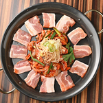 【新大久保駅3分/大久保駅1分】サムギョプサル&チーズタッカルビ食べ放題の人気店！個室完備