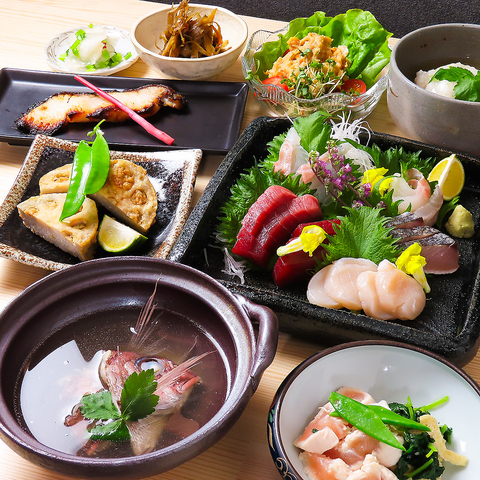 国産素材を活かした料理が自慢☆落ち着いた空間で旬の魚と日本酒の魅力を堪能♪