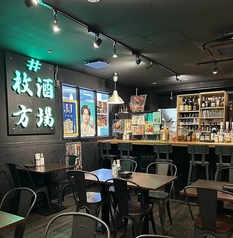 繋げてご利用いただけるテーブル席が御座います。4名様テーブルが7席、2名様テーブルが2席ございます。