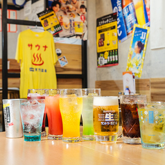 串揚げの旨味を引き立てる爽快な炭酸ドリンク