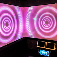 大型のスクリーンを導入しているお部屋もございます♪