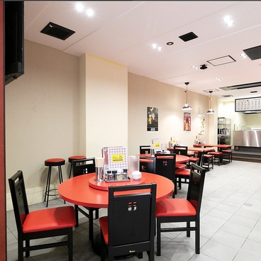 京都ワンタン ドラゴン飯店 四条烏丸店の雰囲気1