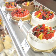 素材にこだわった生クリームを贅沢に取り入れてます。