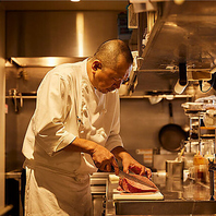 最高峰の技と目利きが織りなす極上の焼肉を堪能できます