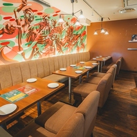 ゆったりソファー席