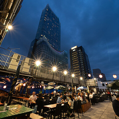 映えテラス×BBQ食べ放題＆ビアガーデン Laguna 新宿の雰囲気1