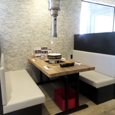 ゆったりくつげるテーブルソファー席をご用意しております！