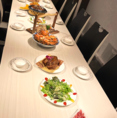 当店は総席数36席をご用意しており、サク飲み、宴会にもおすすめです♪お席は36名様 × 2や、テーブル席6席用意しております！カウンターはオープンキッチンとなっているので、料理人の料理するところを見ることが出来ます◎8名以上の予約で個室利用可能です！さらに大きな個室は13名以上で個室利用可能となってます♪