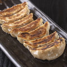 【小ぶりで食べやすい！国産にんにく香る定番スタンダード餃子】TON TON餃子　400円(税込)の写真