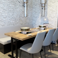 ゆったりくつげるテーブルソファー席をご用意しております！車椅子対応（1テーブル）